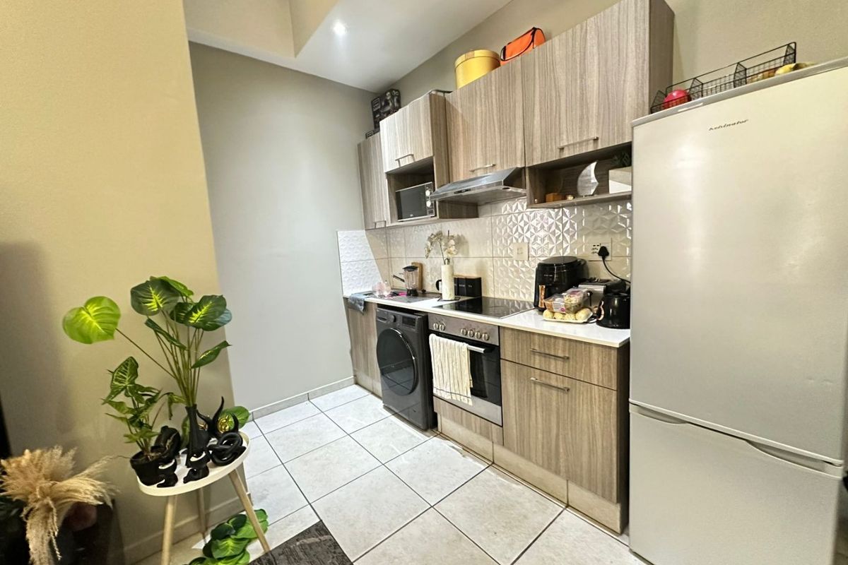 1-Bedroom Executive Apartment For Sale at Rosebank - Photo 2