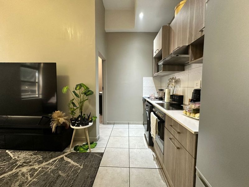 1-Bedroom Executive Apartment For Sale at Rosebank - Photo 3