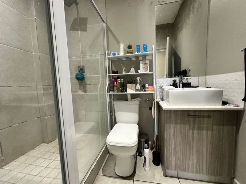 1-Bedroom Executive Apartment For Sale at Rosebank - Photo 8