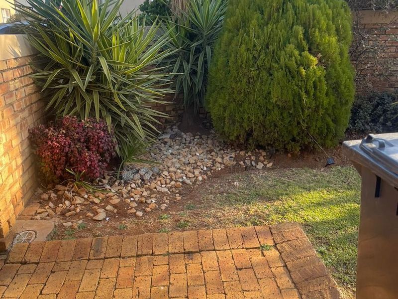 2-Bedroom Townhouse to Rent, Heuwelsig, Centurion - Photo 2