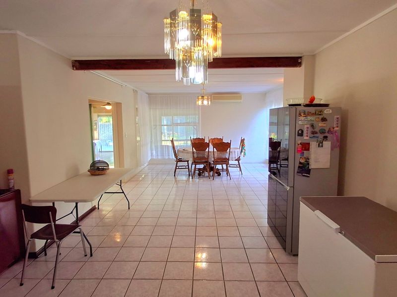 Spacious 4-Bedroom Family Home Within Walking Distance to a Primary School and Shopping Centers - Photo 9