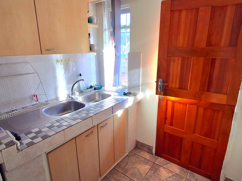 Spacious 4-Bedroom Family Home Within Walking Distance to a Primary School and Shopping Centers - Photo 6