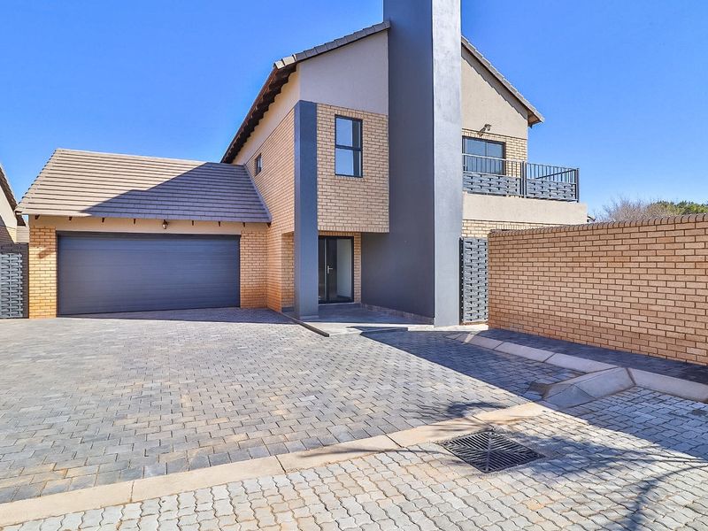 24/7 Security - Photo 2