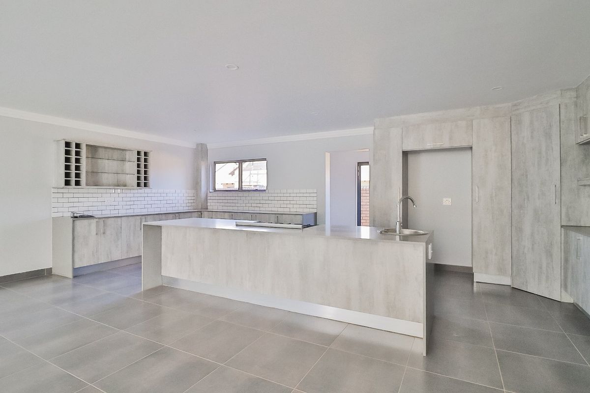 24/7 Security - Photo 4