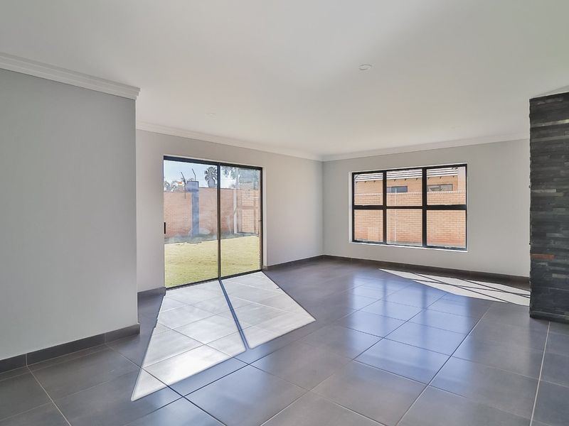 24/7 Security - Photo 10