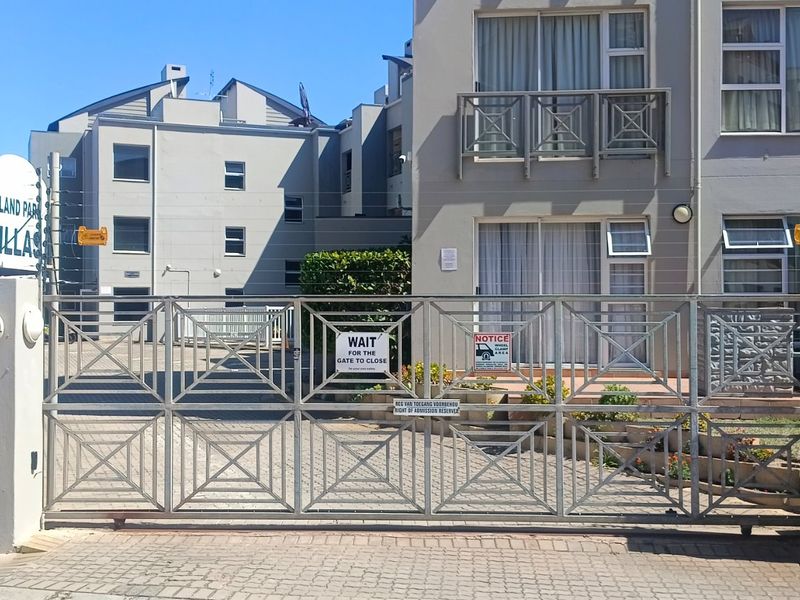 By Appointment Only: Top-Floor Sea View Apartment | Secure Boland Park Villa | Walk to Diaz & Santos Beach - Photo 4