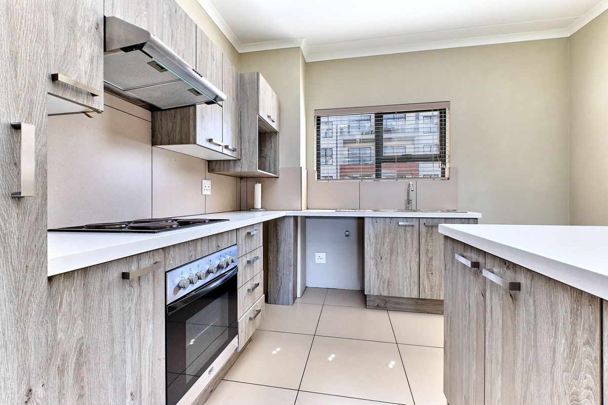 Immaculate first floor 2 beds, 1 full bathroom Apartment For Sale - Photo 2