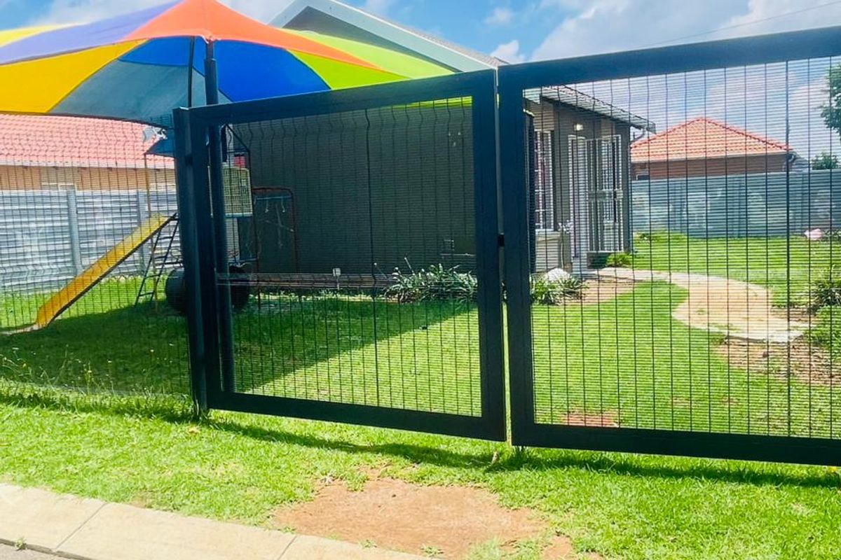 Affordable 2 bedroom and 1 bathroom house for sale in Savanna City with a big yard.  - Photo 5