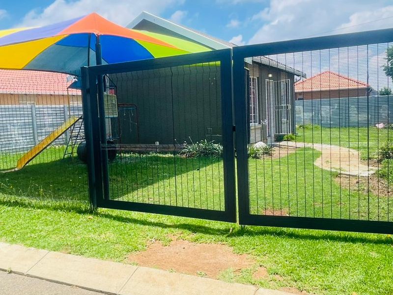 Affordable 2 bedroom and 1 bathroom house for sale in Savanna City with a big yard.  - Photo 5