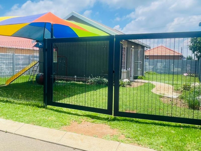 Affordable 2 bedroom and 1 bathroom house for sale in Savanna City with a big yard.  - Photo 8