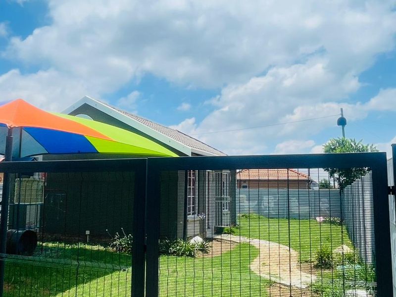 Affordable 2 bedroom and 1 bathroom house for sale in Savanna City with a big yard.  - Photo 6