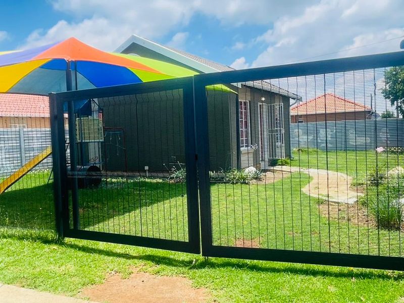 Affordable 2 bedroom and 1 bathroom house for sale in Savanna City with a big yard.  - Photo 7