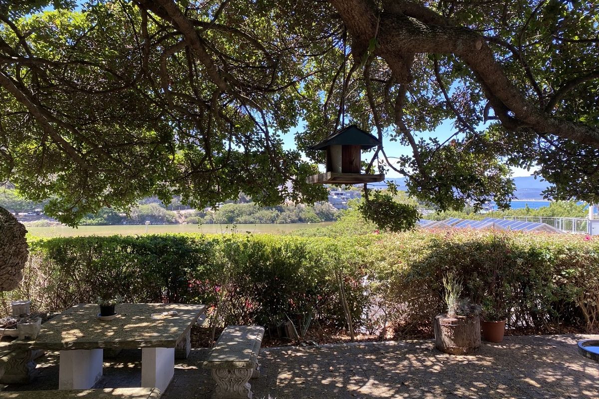 This property is ideally positioned in a prime location, offering a tranquil and peaceful living environment - Photo 4