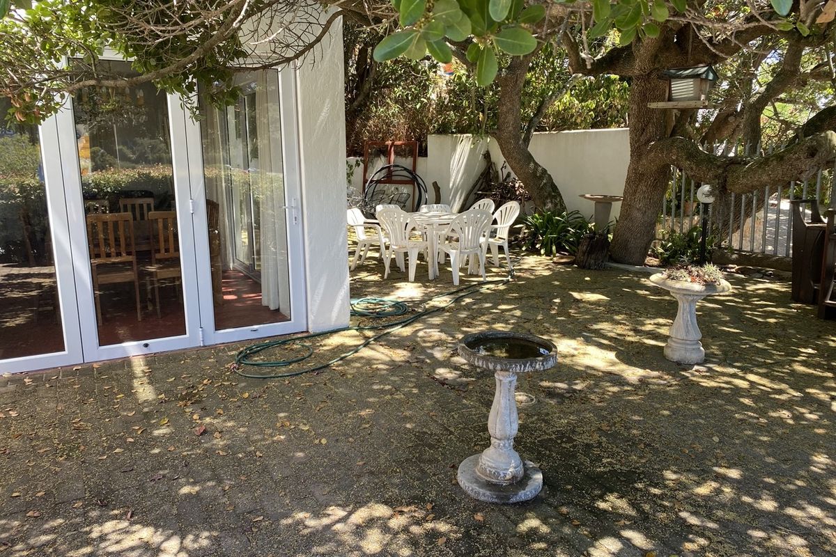 This property is ideally positioned in a prime location, offering a tranquil and peaceful living environment - Photo 3