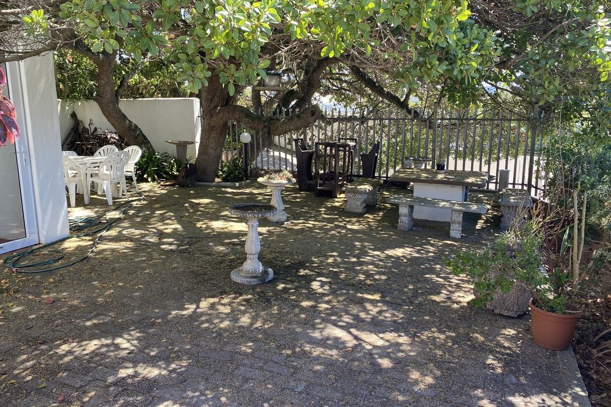 This property is ideally positioned in a prime location, offering a tranquil and peaceful living environment - Photo 2