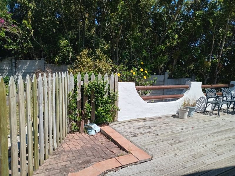 1 Bedroom Flatlet with Private Deck and Garden in Upper Old Place - Photo 8