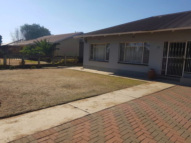 3 Bedroom House For Sale in Orkney - Photo 2