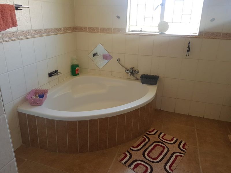 3 Bedroom House For Sale in Orkney - Photo 7