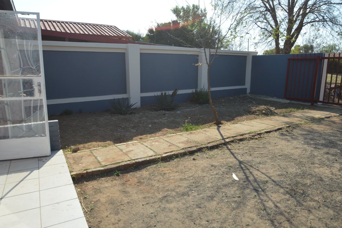 1 Bedroom semi-detached unit for sale in Randlespark. - Photo 5