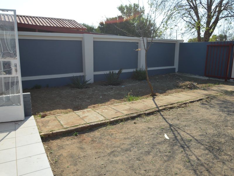 1 Bedroom semi-detached unit for sale in Randlespark. - Photo 5