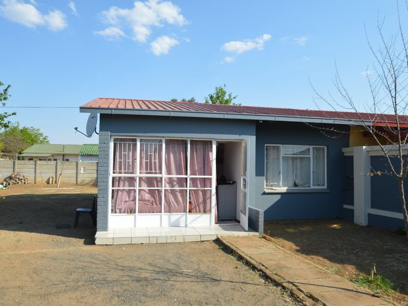 1 Bedroom semi-detached unit for sale in Randlespark. - Photo 2