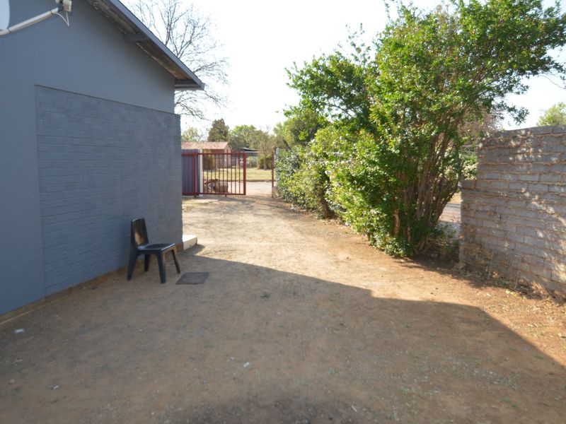 1 Bedroom semi-detached unit for sale in Randlespark. - Photo 4