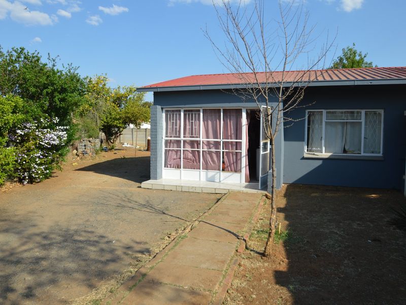 1 Bedroom semi-detached unit for sale in Randlespark. - Photo 1