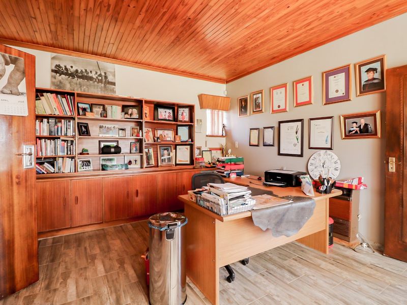 Spacious home with complete flat - Photo 3