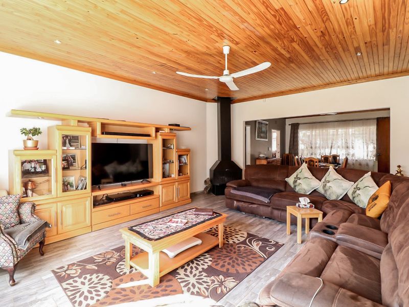 Spacious home with complete flat - Photo 6