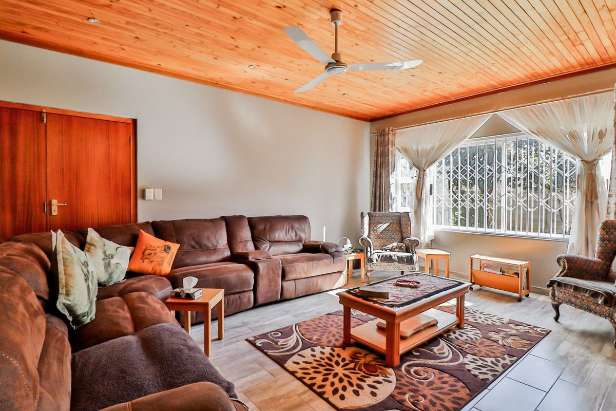 Spacious home with complete flat - Photo 5