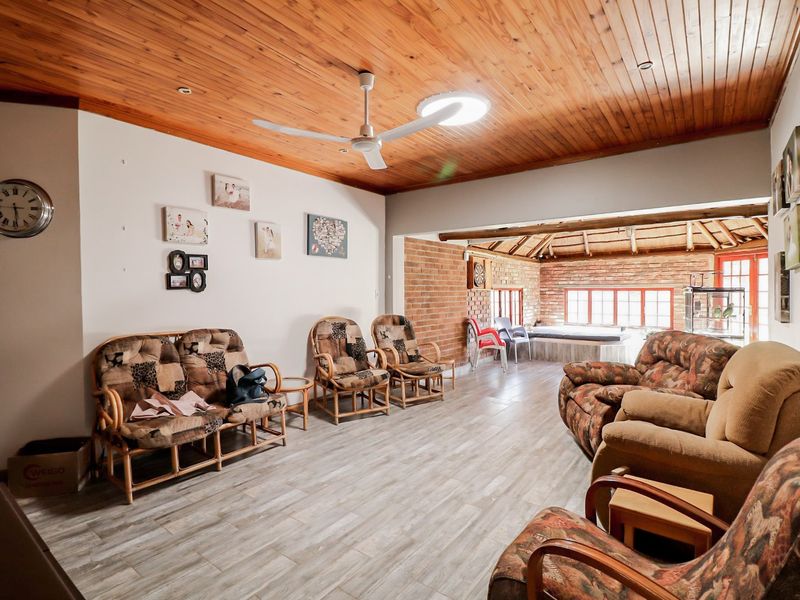 Spacious home with complete flat - Photo 10