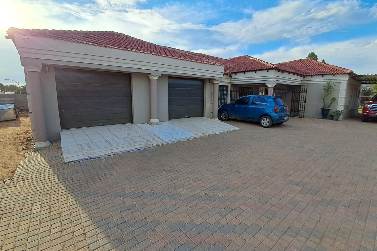 Modern 3 bedroom house for sale in Lourenspark, Orkney..... - Photo 3