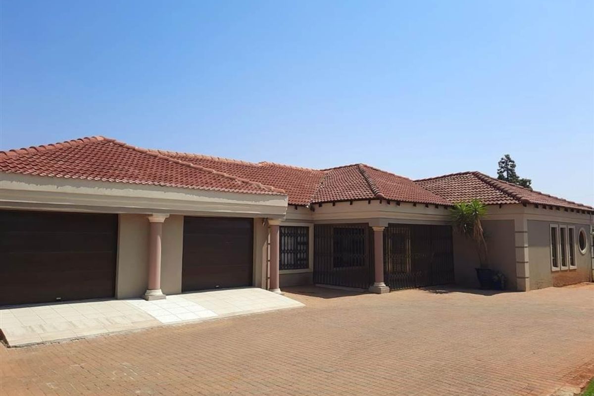 Modern 3 bedroom house for sale in Lourenspark, Orkney..... - Photo 2