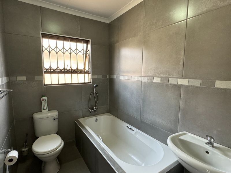 Neat with extra features - Photo 5