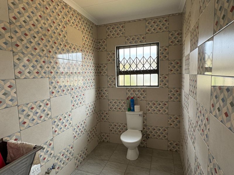 Neat with extra features - Photo 9