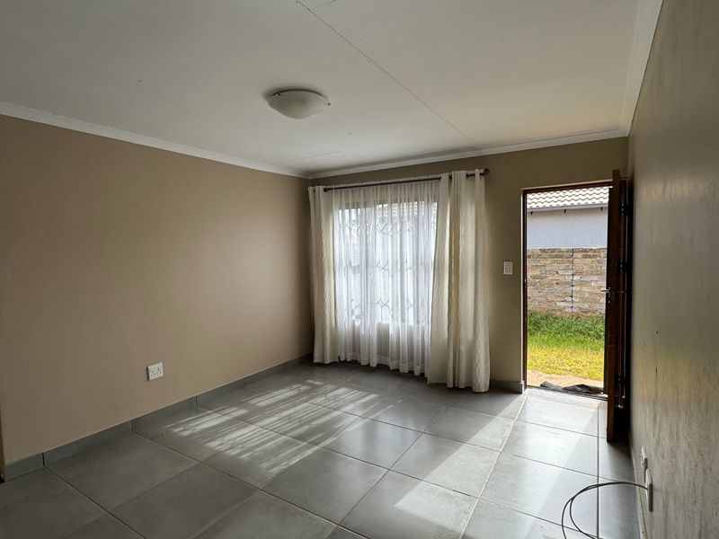 Neat with extra features - Photo 8