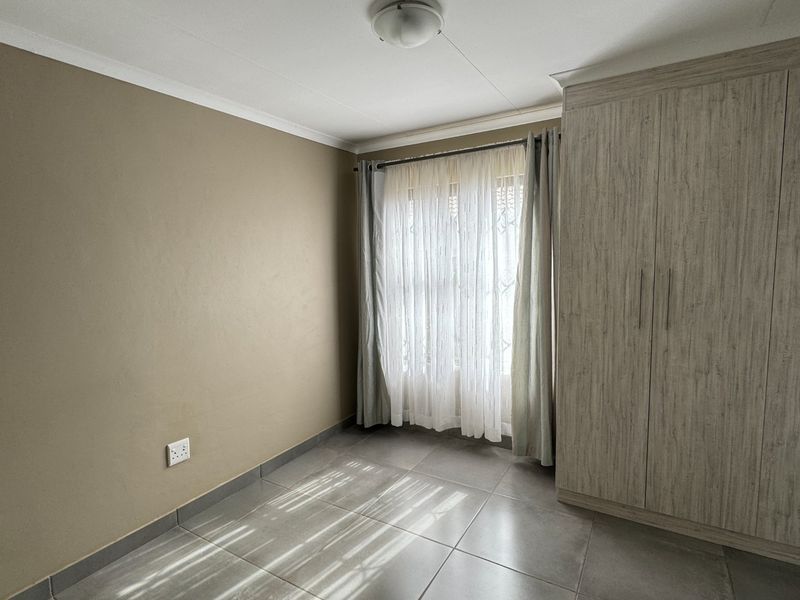 Neat with extra features - Photo 6