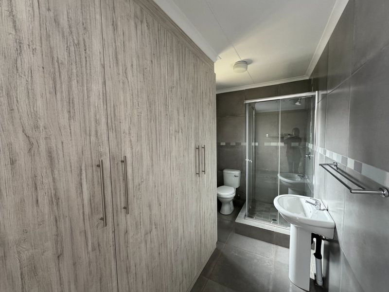 Neat with extra features - Photo 4