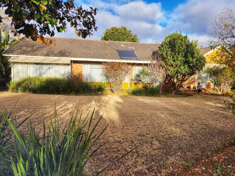 Charming 3 Bedroom, 2 Bathroom Home with Endless Potential in a Prime Suburb - Photo 10