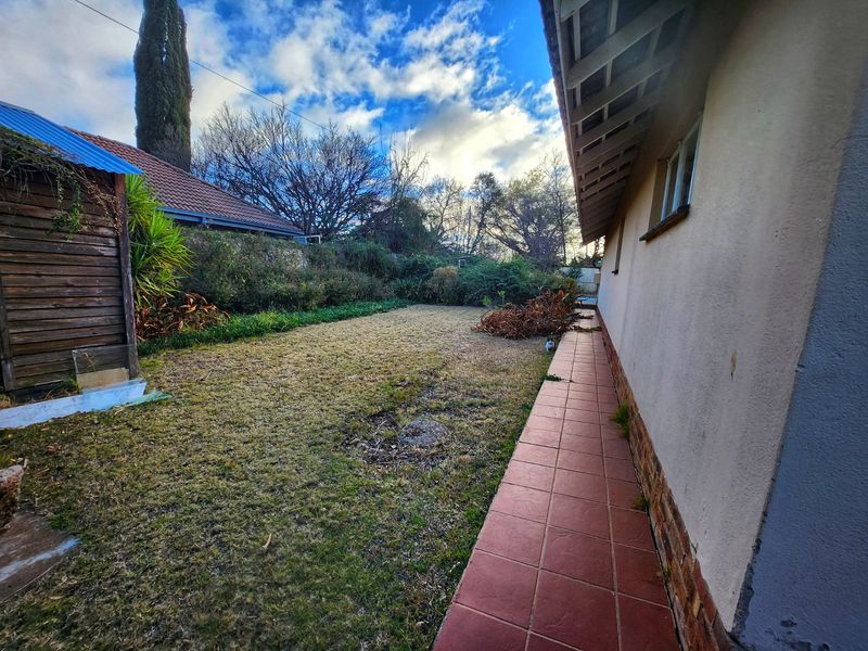 Charming 3 Bedroom, 2 Bathroom Home with Endless Potential in a Prime Suburb - Photo 8