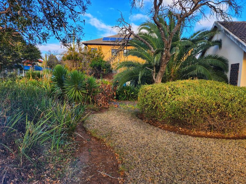 Charming 3 Bedroom, 2 Bathroom Home with Endless Potential in a Prime Suburb - Photo 7