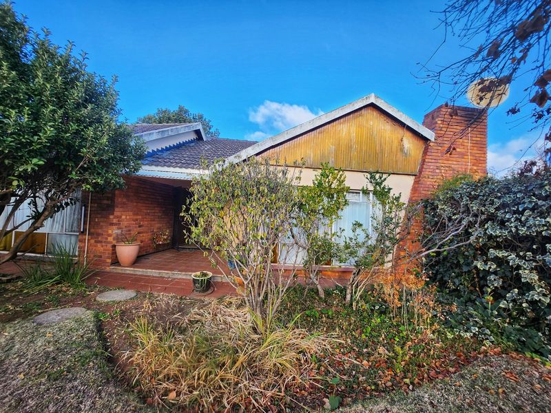 Charming 3 Bedroom, 2 Bathroom Home with Endless Potential in a Prime Suburb - Photo 3