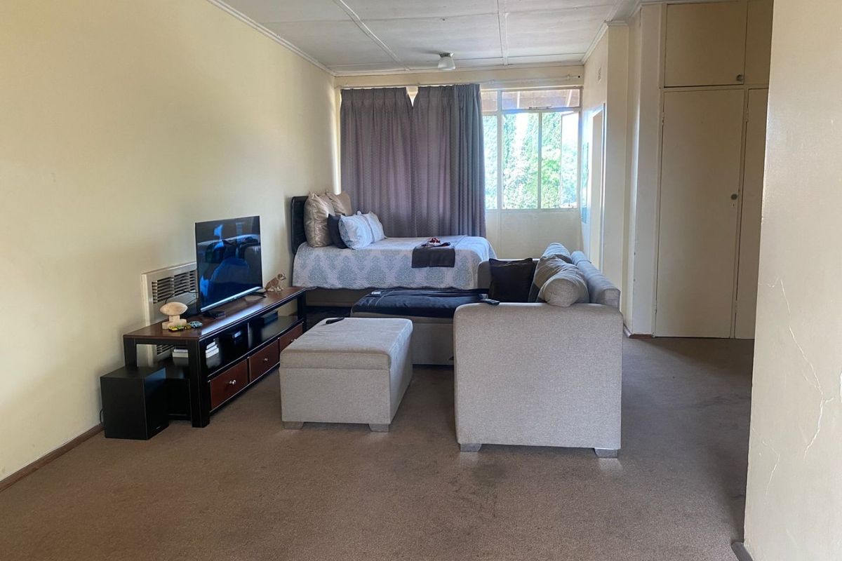 Apartment for sale in Adamayview. - Photo 2