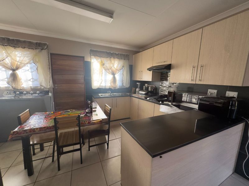 Priced to go - Photo 3