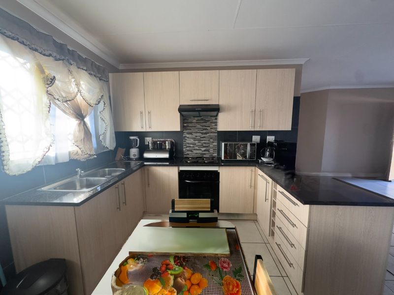 Priced to go - Photo 2