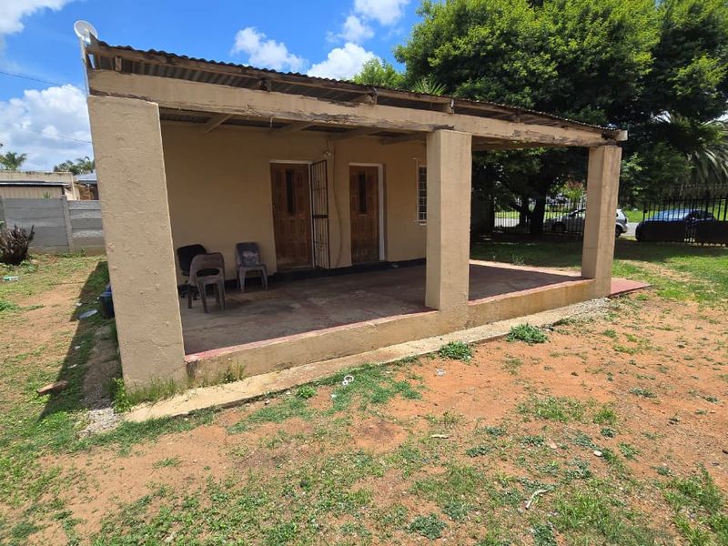 Spacious family home with newly upgraded kitchen, bathroom and paint. - Photo 2