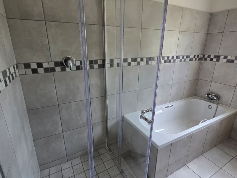 Spacious family home with newly upgraded kitchen, bathroom and paint. - Photo 10