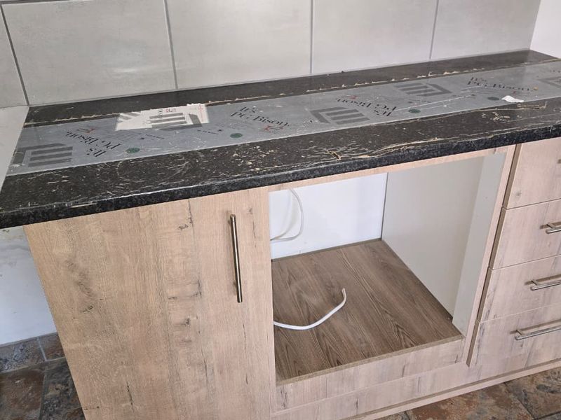 Spacious family home with newly upgraded kitchen, bathroom and paint. - Photo 6