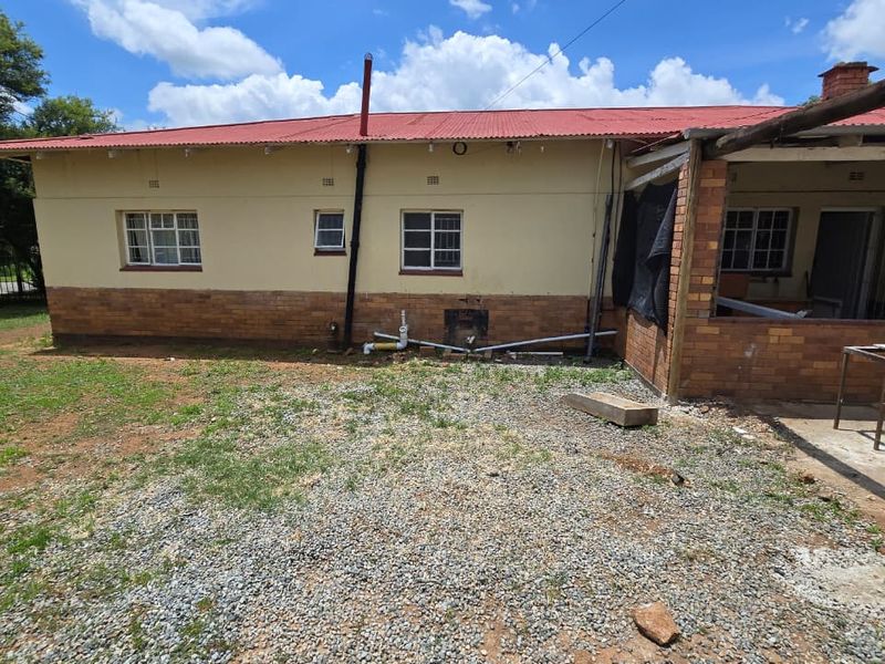 Spacious family home with newly upgraded kitchen, bathroom and paint. - Photo 3