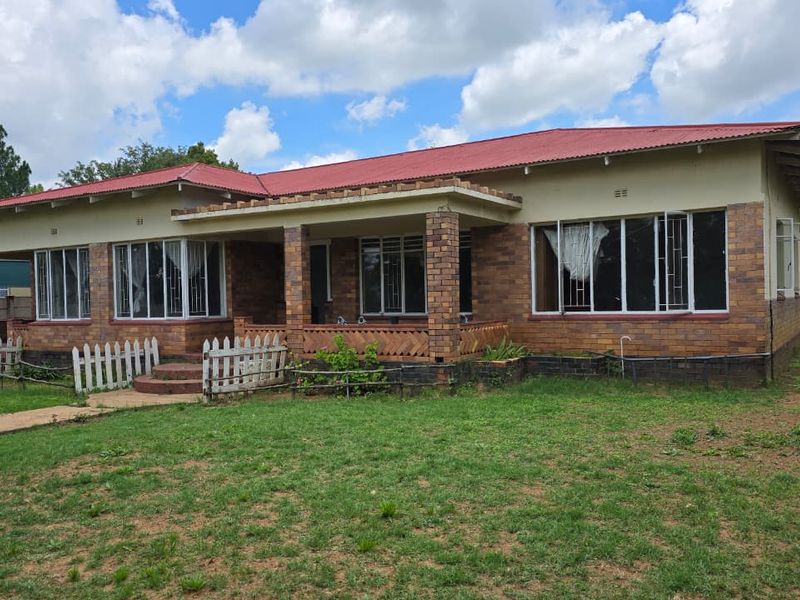 Spacious family home with newly upgraded kitchen, bathroom and paint. - Photo 1